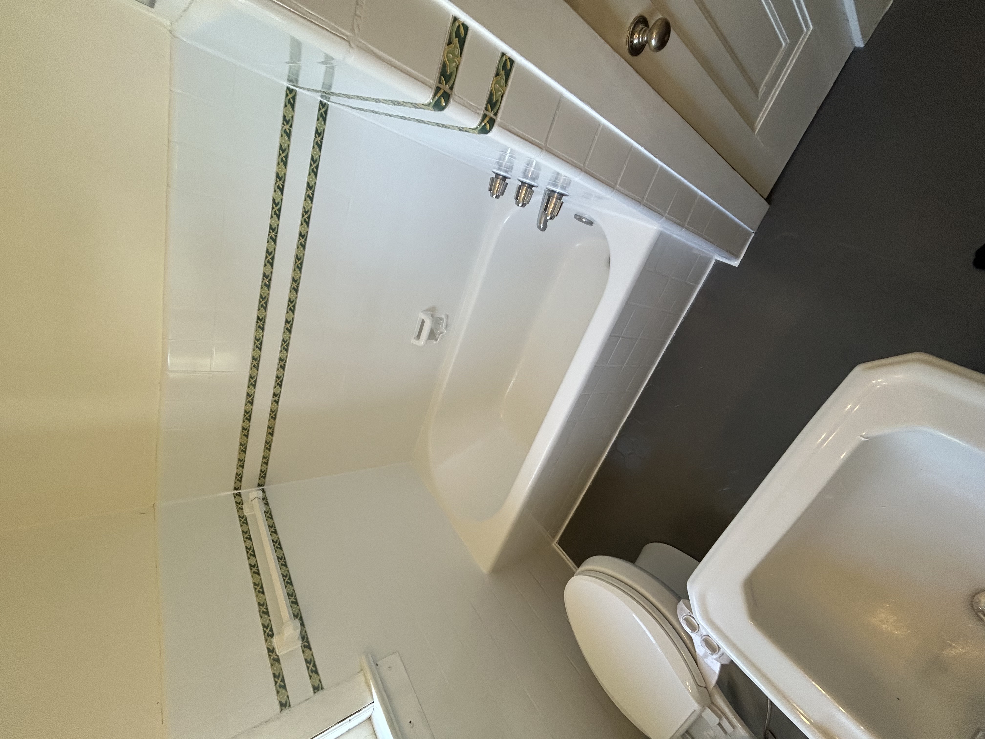 Bathroom tile 2 after refinishing